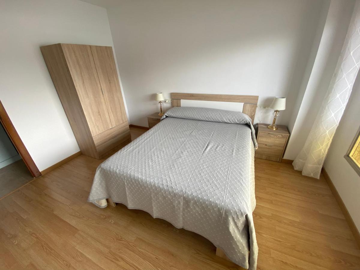 Apartamento céntrico con vistas y cerca de playa Pontedeume Esterno foto