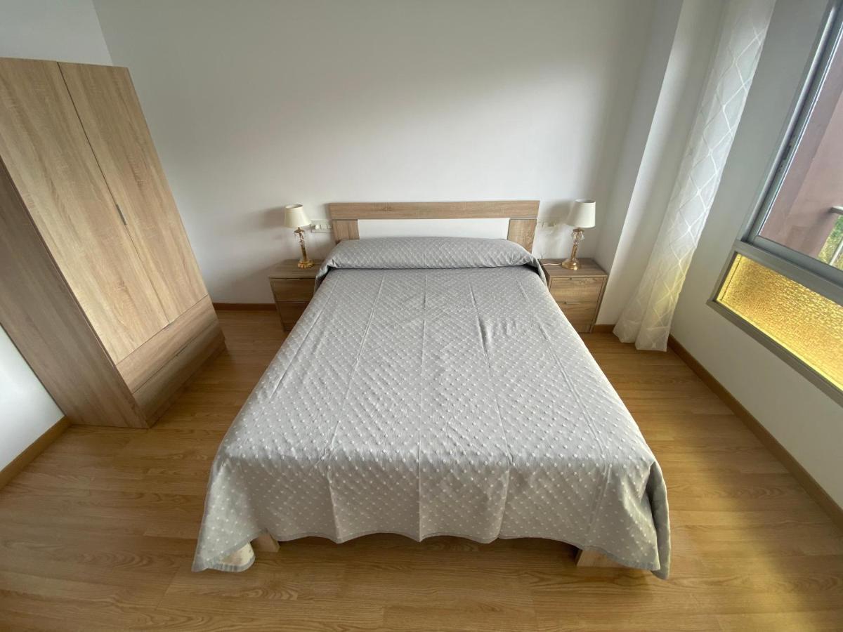 Apartamento céntrico con vistas y cerca de playa Pontedeume Esterno foto