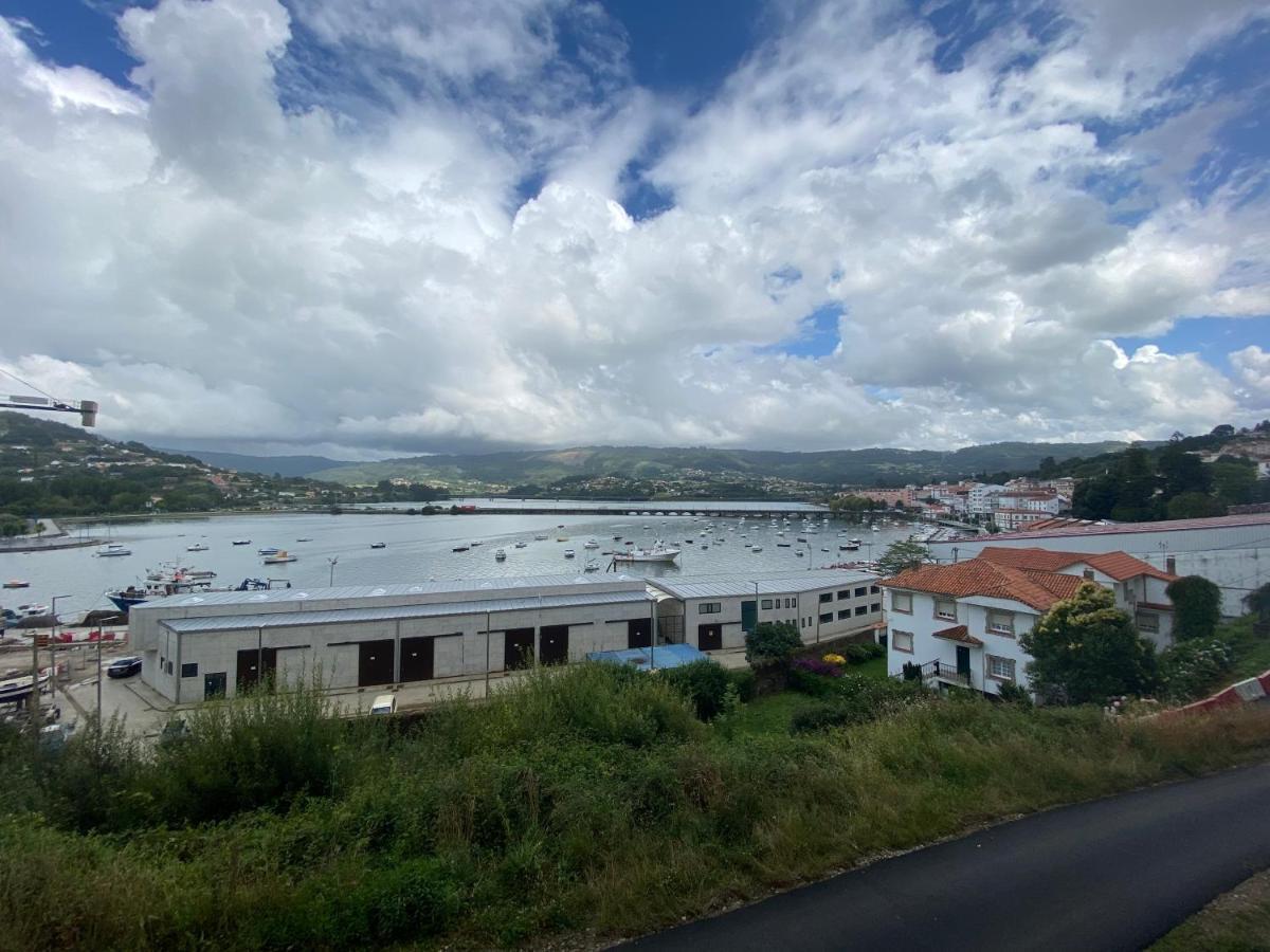 Apartamento céntrico con vistas y cerca de playa Pontedeume Esterno foto